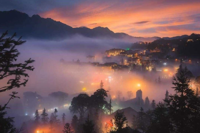 Walking around Sapa at night is like walking in a dream