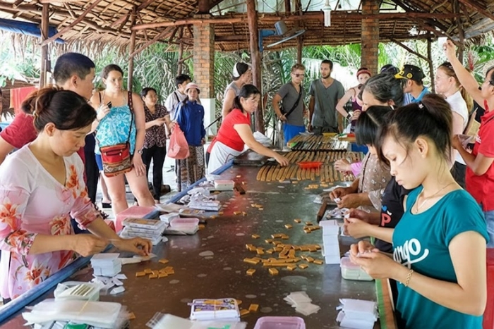 Artisanal discovery in Ben Tre: Visiting a coconut candy workshop