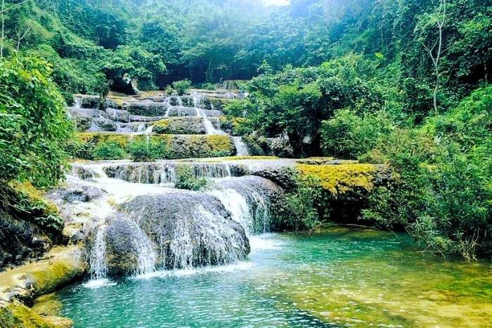 Discovering Hieu Waterfall in Pu Luong, an essential stop on a nature itinerary in Vietnam in March