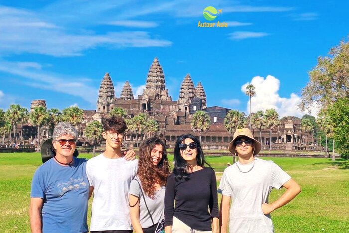 Tourists admire the beauty of Angkor Wat