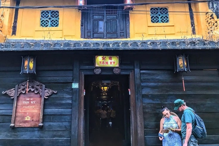 Visit Tan Ky's old house