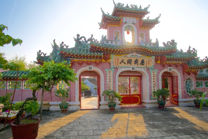 Discovering the Fujian Assembly Hall during the Vietnam Cambodia Laos tour
