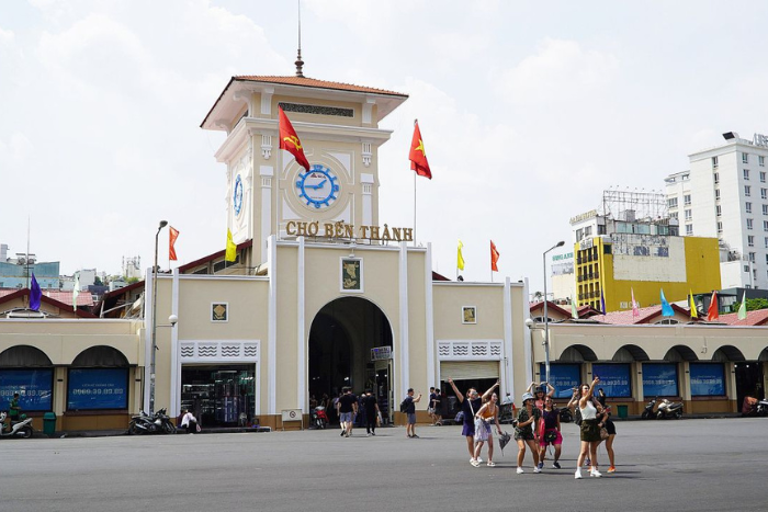 Discovering Vietnam's local cuisine paradise at Ben Thanh Market