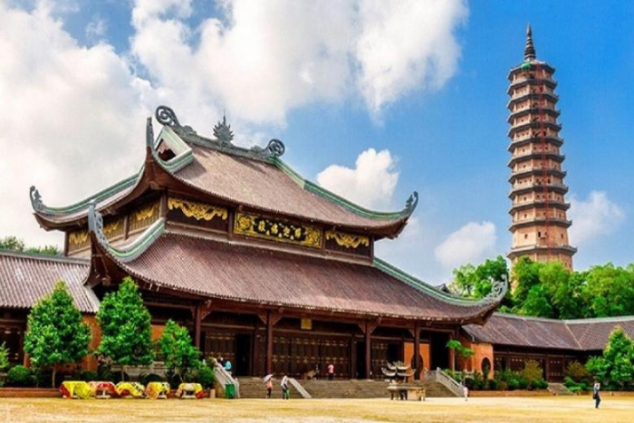 Visit Bai Dinh Pagoda - the largest pagoda in Vietnam