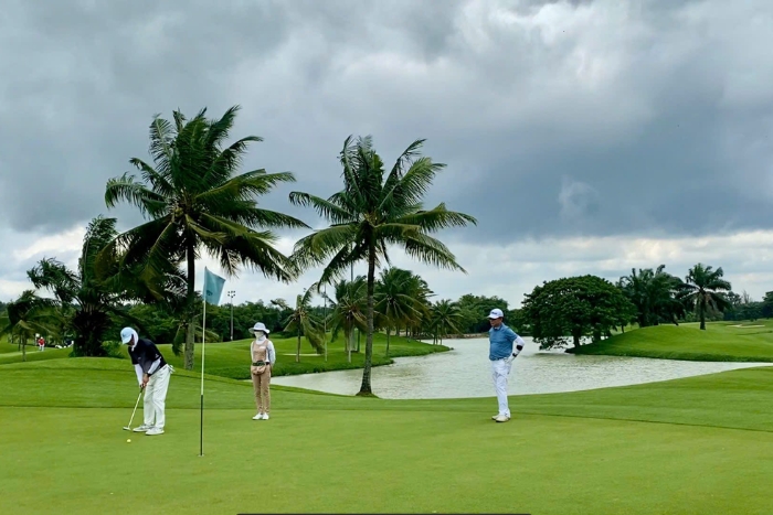 Spend one day in Twin Doves Golf Club