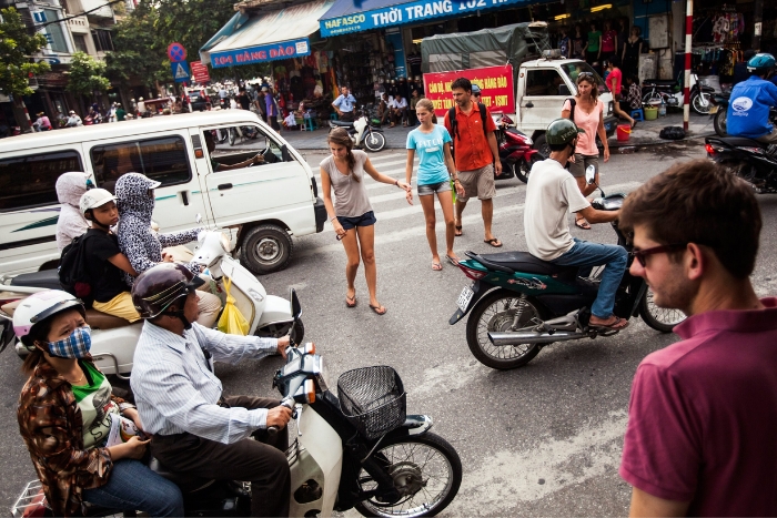 Vietnam info: Tourists may find it difficult to cross the roads in Vietnam 