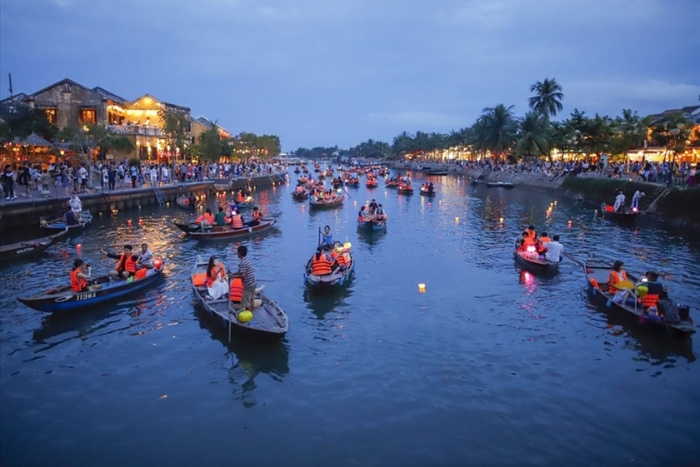 What to do in Hoi An at night ?