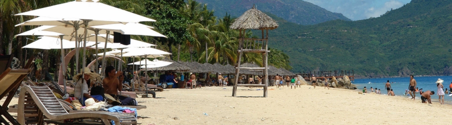 Is Thailand or Vietnam better for summer vacation ?