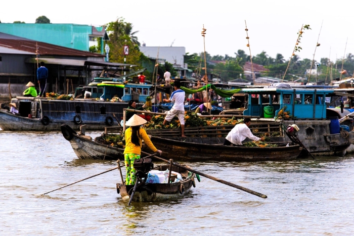 Sampan‎ cruise along‎ the‎ river channels‎ in Ben Tre during your itinerary Vietnam Phu Quoc