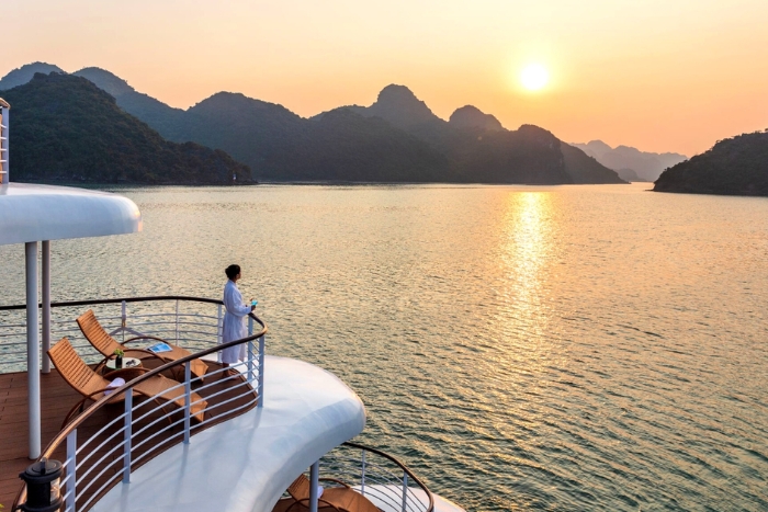 Luxury cruise in Ha Long Bay