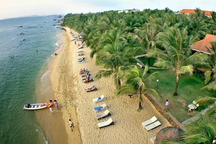 Back Beach, one of the Vung Tau best beaches for swimming and relaxing