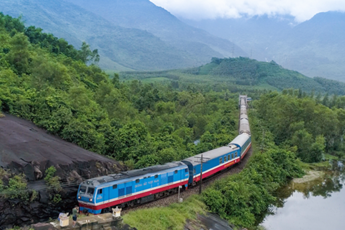 Mu Cang Chai from Hanoi by train 