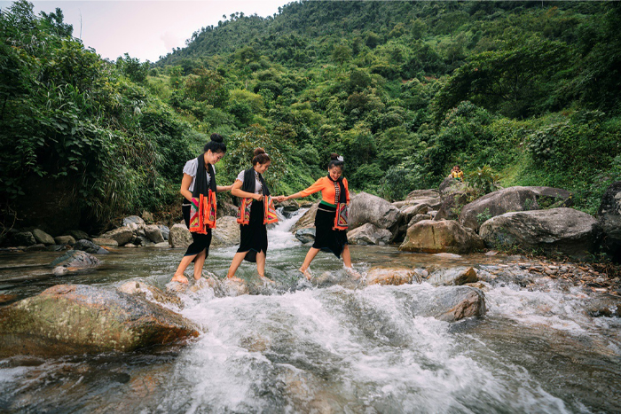 Tu Le hot springs