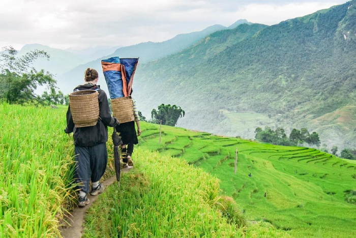 Trekking to Ta Van village