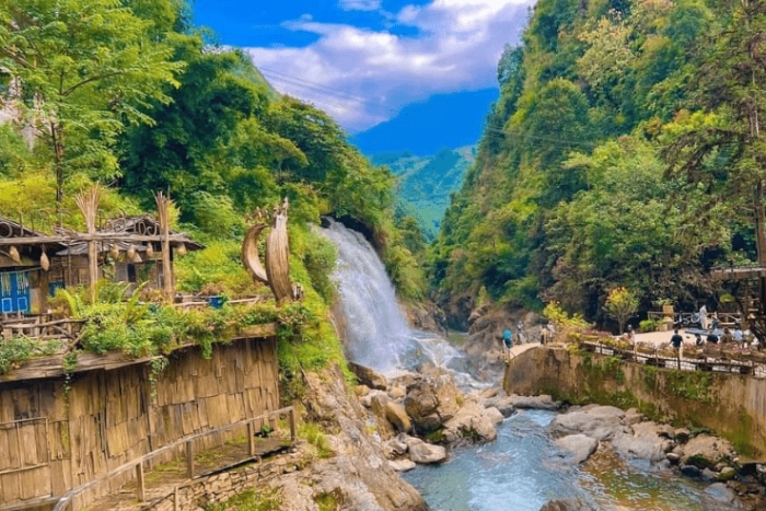 Visit Cat Cat Village - the most beautiful ancient village in the region