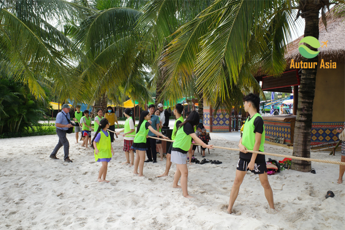 A day of discovery and laughter at VinWonders Ocean Park Hưng Yên
