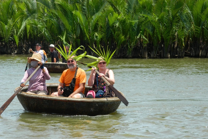 Take a basket boat ride in Hoi An, new experience in Vietnam 