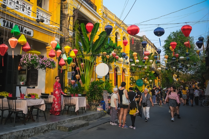 Pay visit Hoi An in your vietnam itinerary 21 days