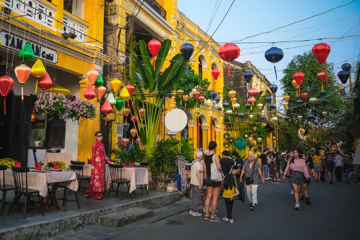 Pay visit Hoi An in your vietnam itinerary 21 days