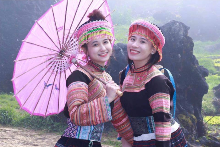 Traditional vietnamese costume of H'mong people 