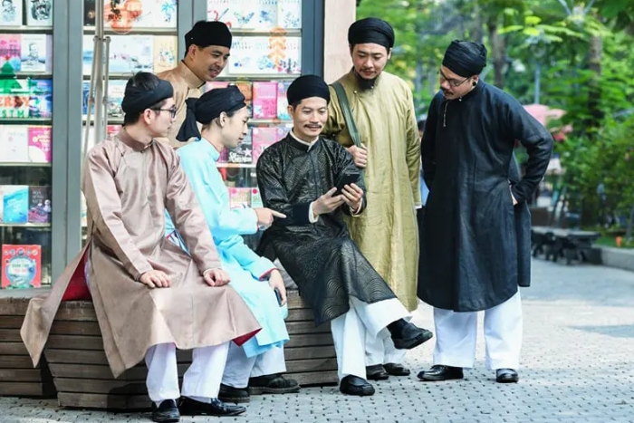 Vietnam traditional dress for males