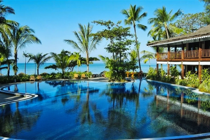 An endless horizon from Ngapali Beach, an inspiring moment to imagine what to do in Southeast Asia