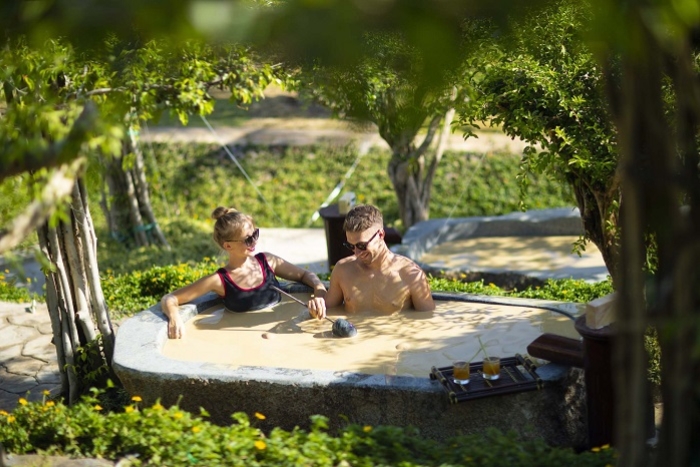 Relax with a mineral mud bath in Nha Trang 