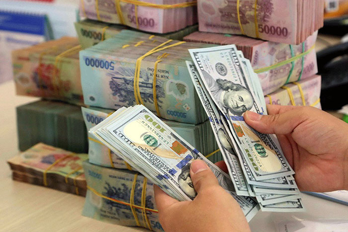 Where is the best place to exchange money in Vietnam? 