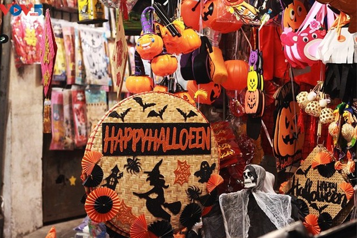 Hanoi streets get spooky for Halloween