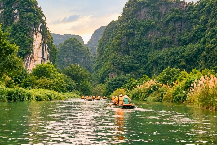 How to travel safely in Vietnam and Thailand ?