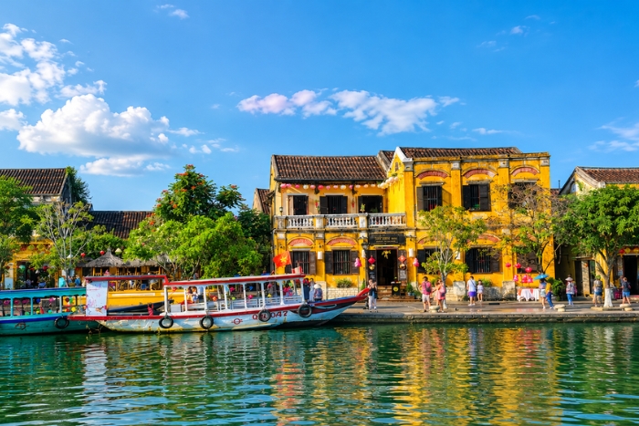 Discover the charm of Hoi An Ancient Town on foot