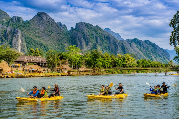 Where to go in autumn ? Enjoy a kayaking adventure in Vang Vieng