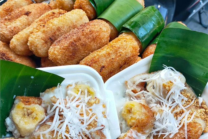 Vietnamese grilled banana ( chuối nếp nướng)