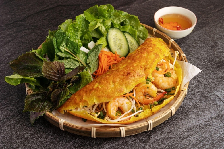  Central Vietnam’s bánh xèo: small, crispy, full of flavor