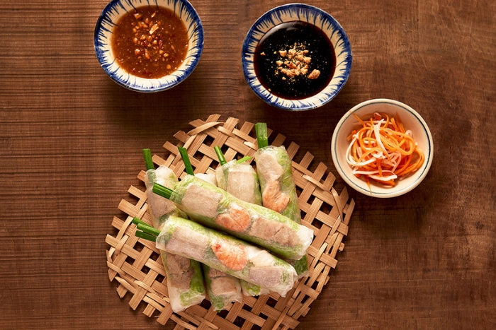 Gỏi Cuốn : rice paper rolls with fresh, light flavors