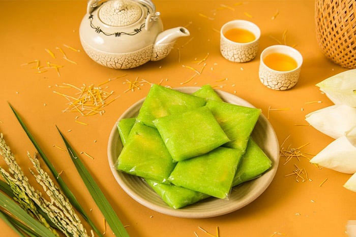 Bánh cốm - Green rice cake from Hanoi