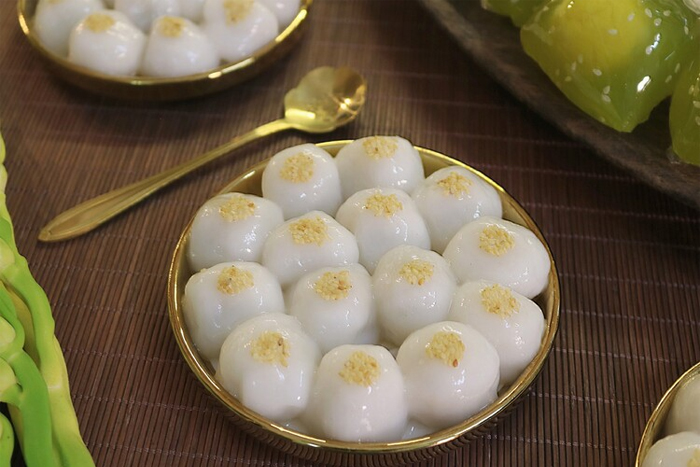 Chè trôi nước - best desserts in Vietnam